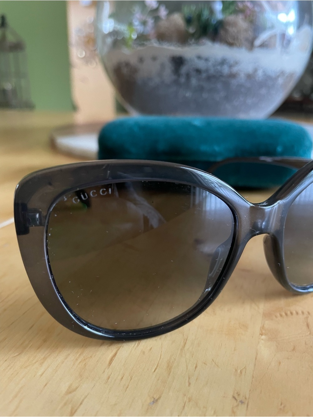 Gucci Black Oversized Women's Sunglasses - Classic UV Protection - Picture 5 of 7